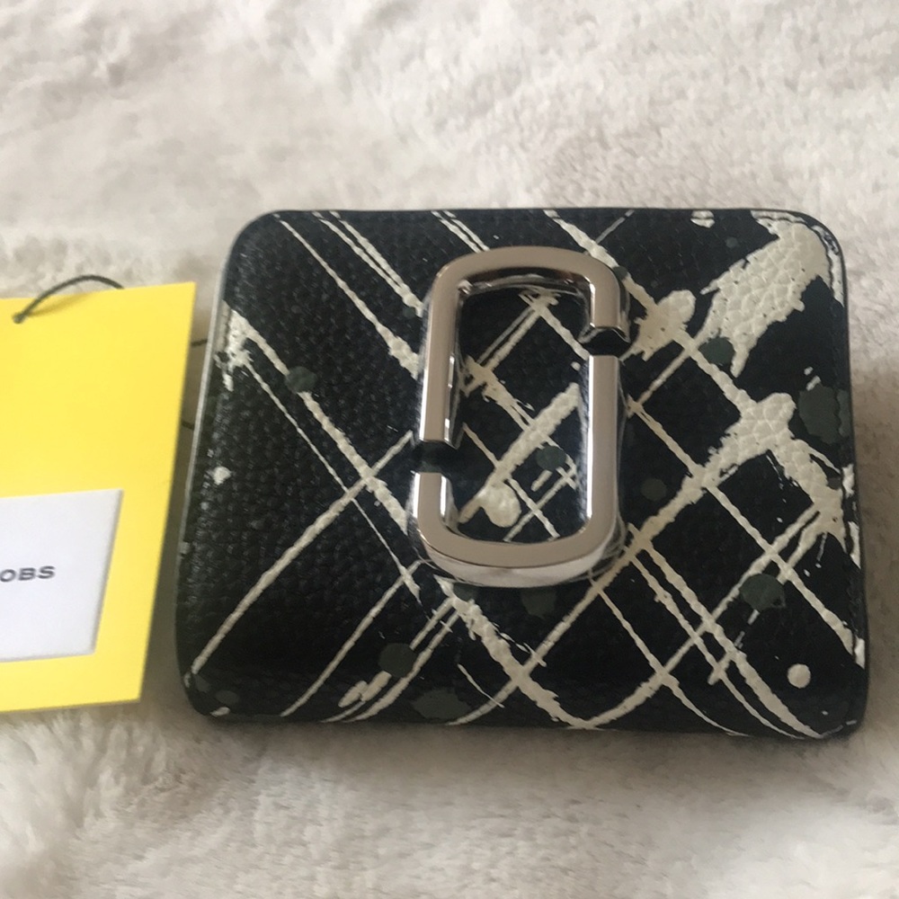 Authentic MARC JACOBS THE SPLATTER MINI COMPACT WALLET